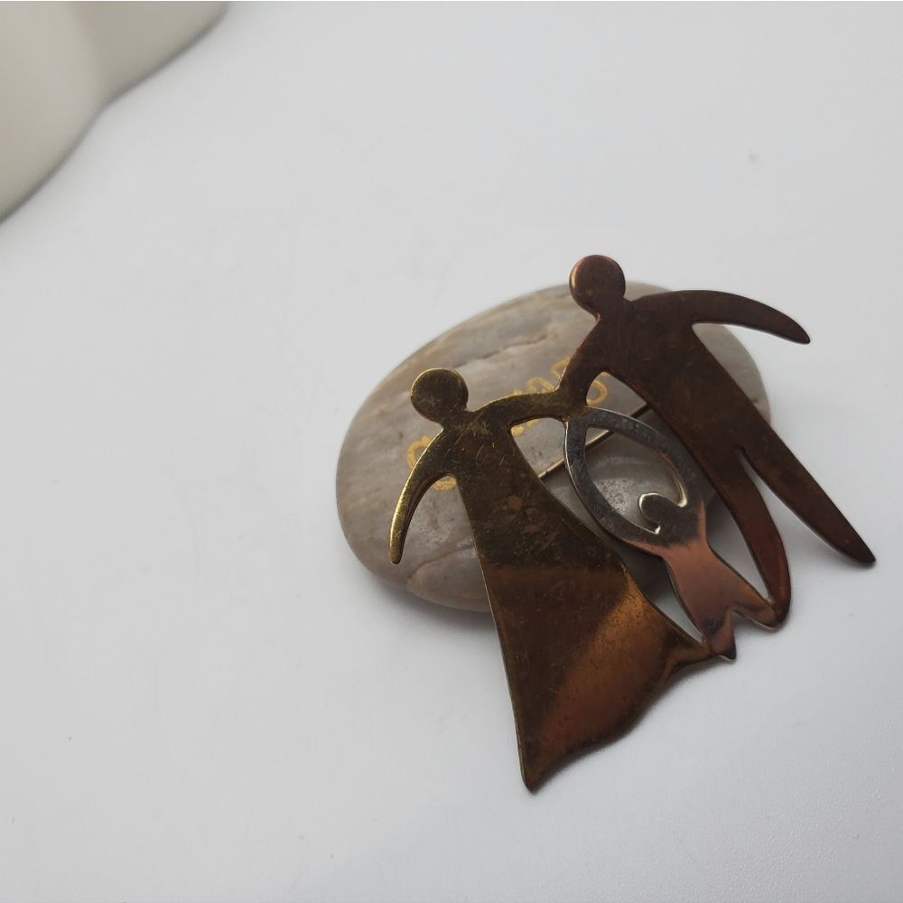 Multi toned‎ metal family brooch - Picture 2 of 3